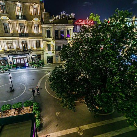 M Estate 1 Room Targovu Bakoe Buitenkant foto