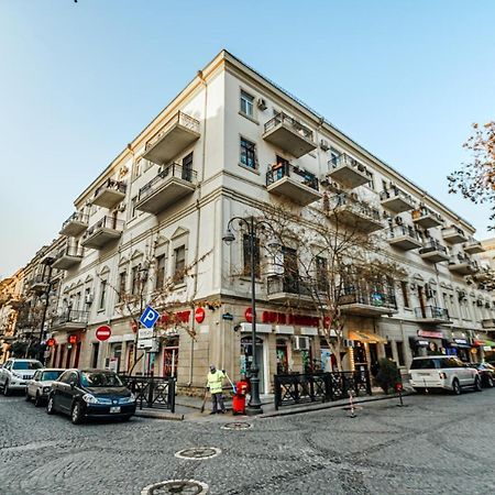 M Estate 1 Room Targovu Bakoe Buitenkant foto