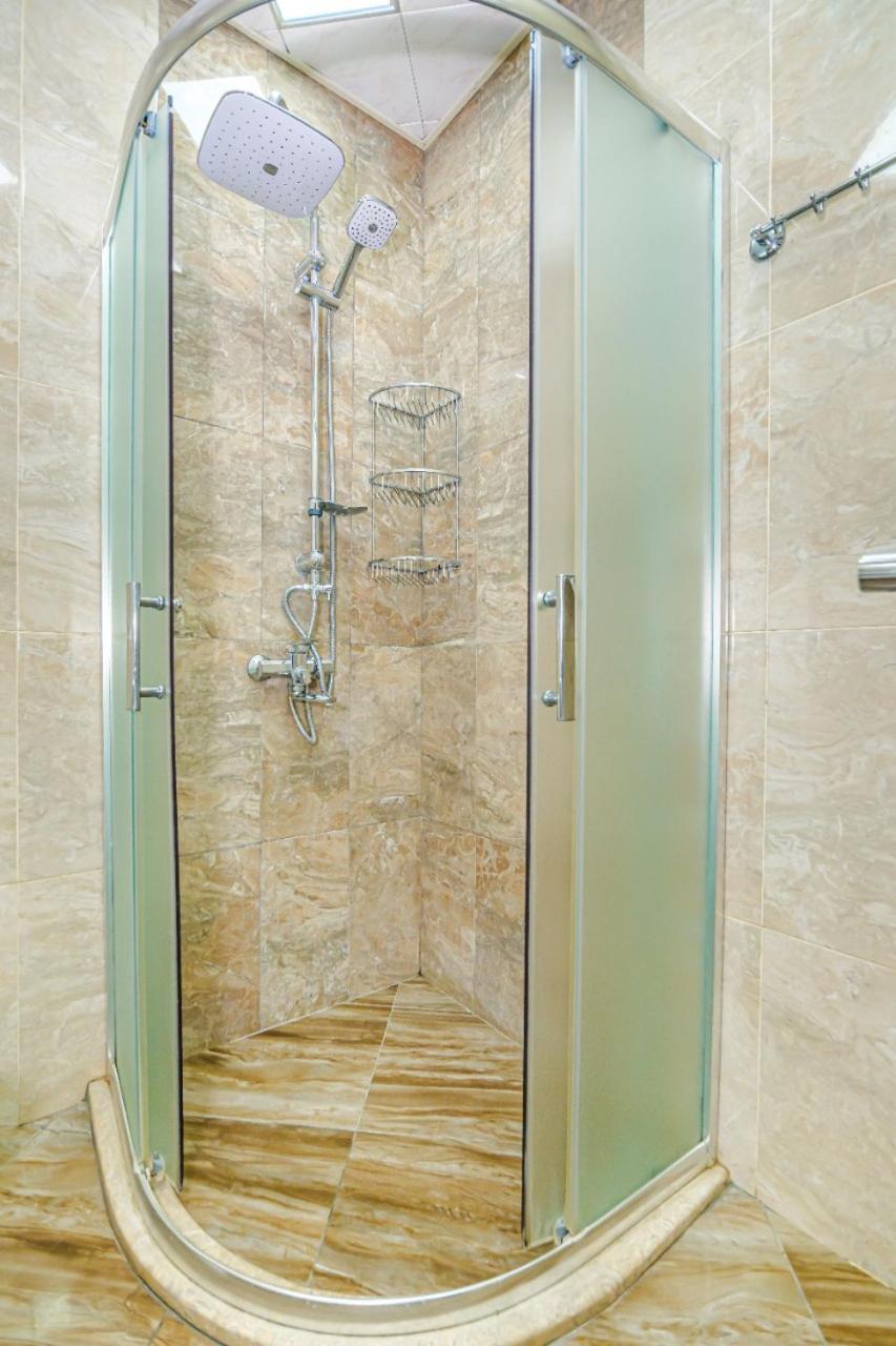 M Estate 1 Room Targovu Bakoe Buitenkant foto