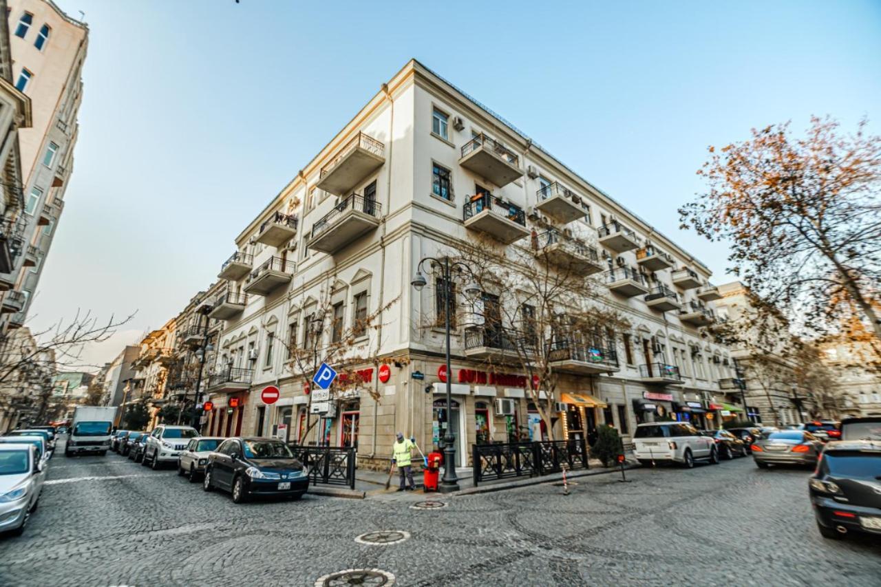 M Estate 1 Room Targovu Bakoe Buitenkant foto